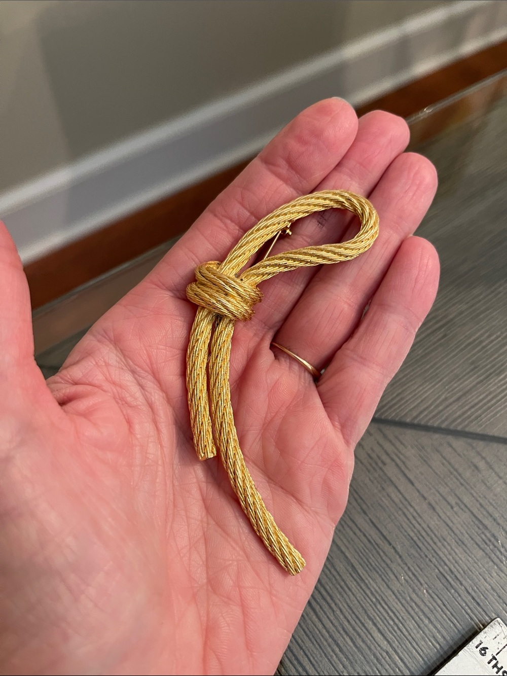 Christian Dior Vintage Knotted Rope Brooch - Gold-tone Metal - Picture 14 of 17